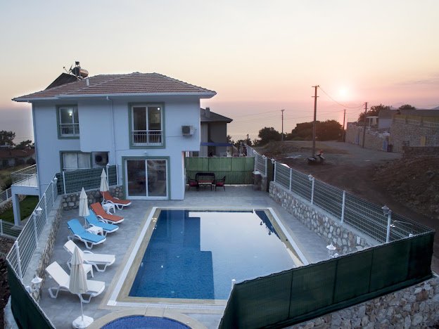 GÜVEN HOMES'TAN FETHİYE FARALYADA SATILIK EŞYALI 5+2 LÜKS VİLLA