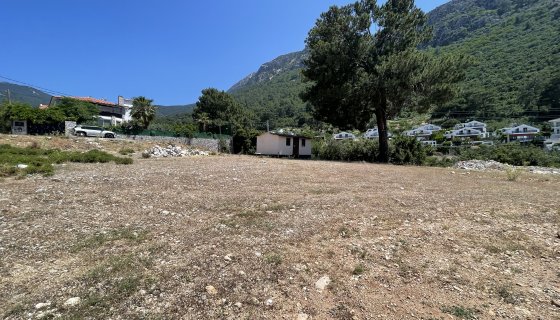 FETHİYE ÖLÜDENİZ'DE SATILIK 700 m² İMARLI KÖŞE PARSEL ARSA